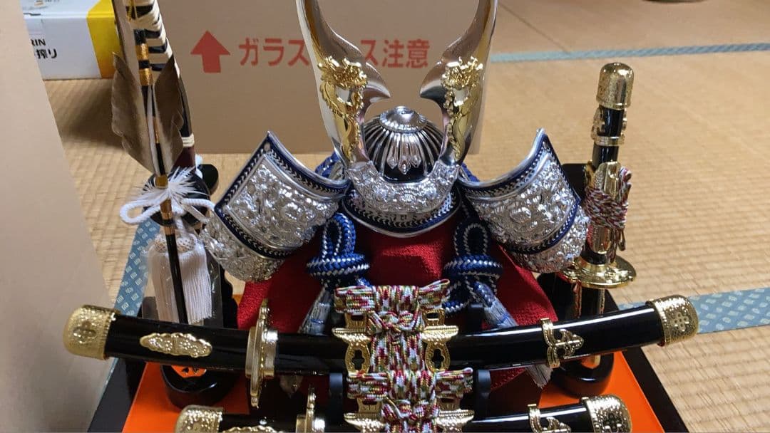 送料無料！　五月人形 兜と刀のセット