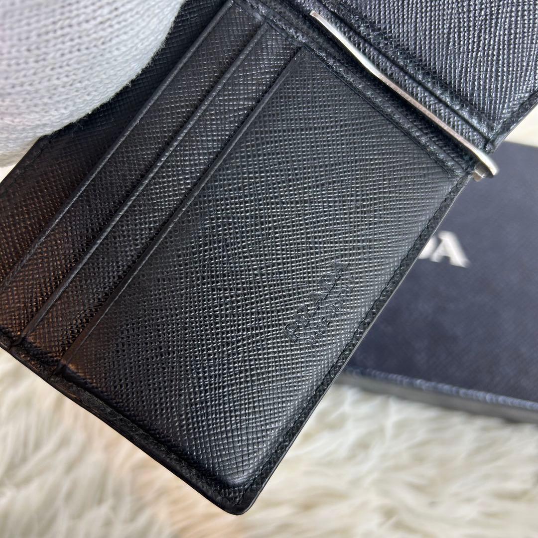 PRADA 二つ折り マネークリップ サフィアーノレザー 黒