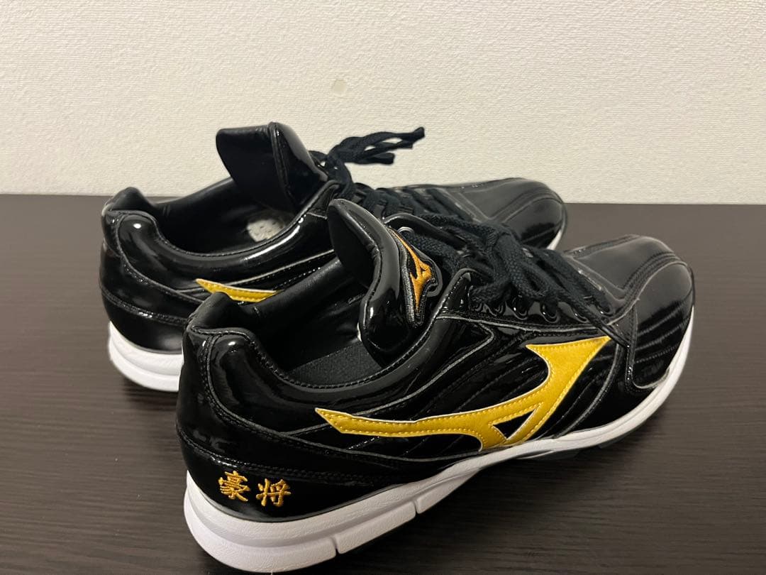 （値下げ交渉可）元日ハム　Mizuno 野球用シューズ ブラック/ゴールド