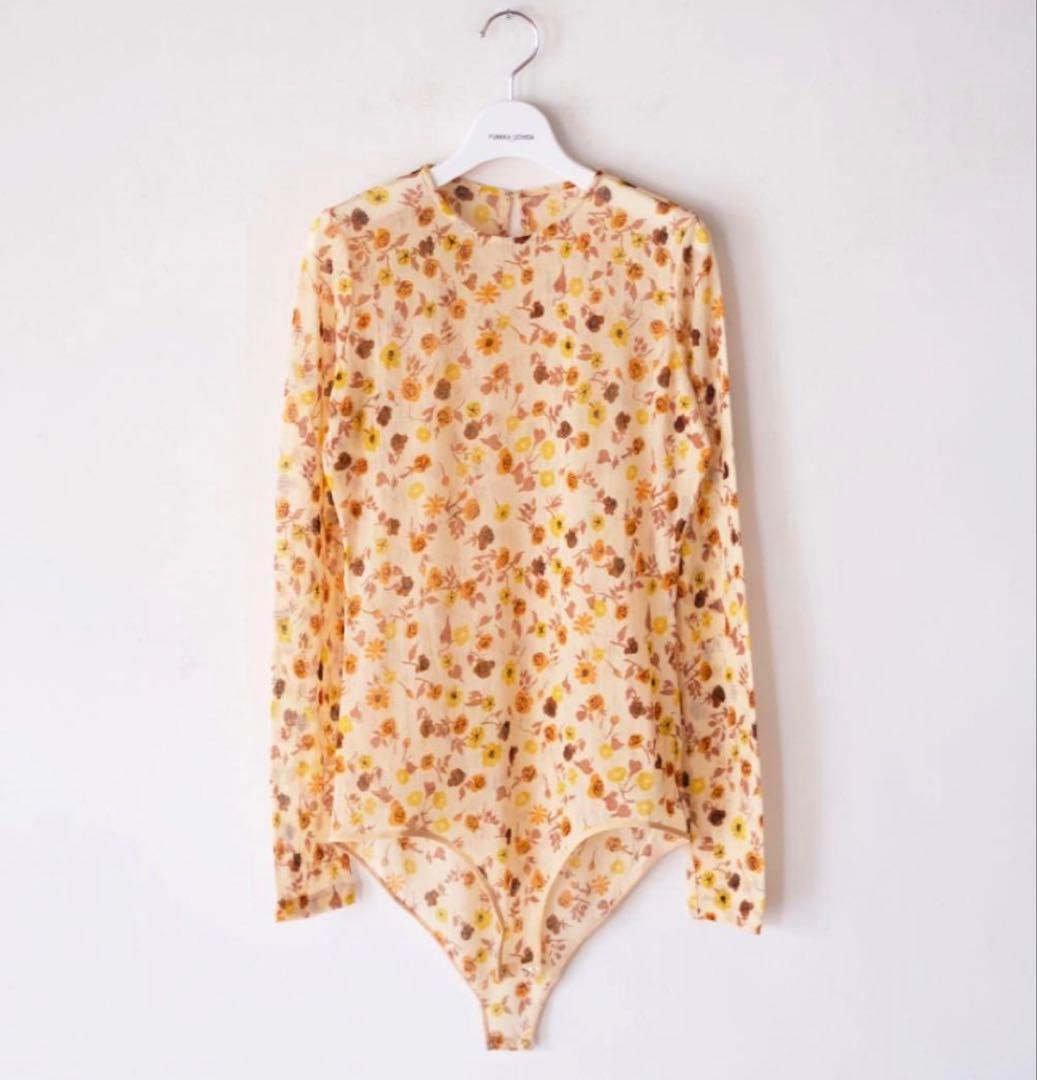 トップス fumika uchida Flower Printed Bodysuit