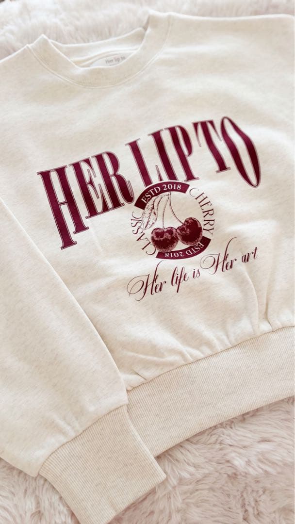 新品未使用herlipto Classic Cherry Sweatshirt