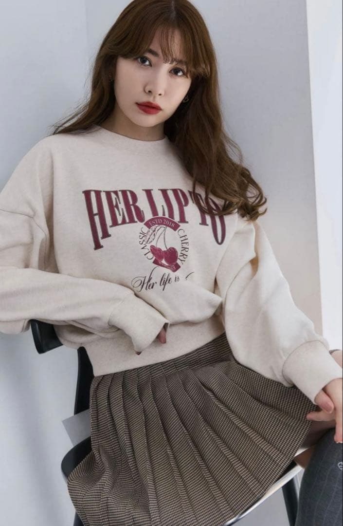 新品未使用herlipto Classic Cherry Sweatshirt