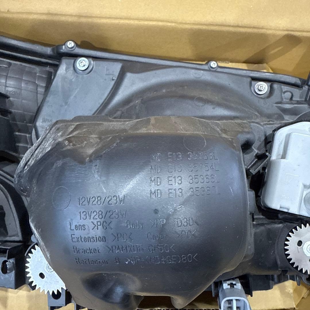 型式GDY281 ダイナ　デュトロ、ヘッドライト左側　LED キズあり