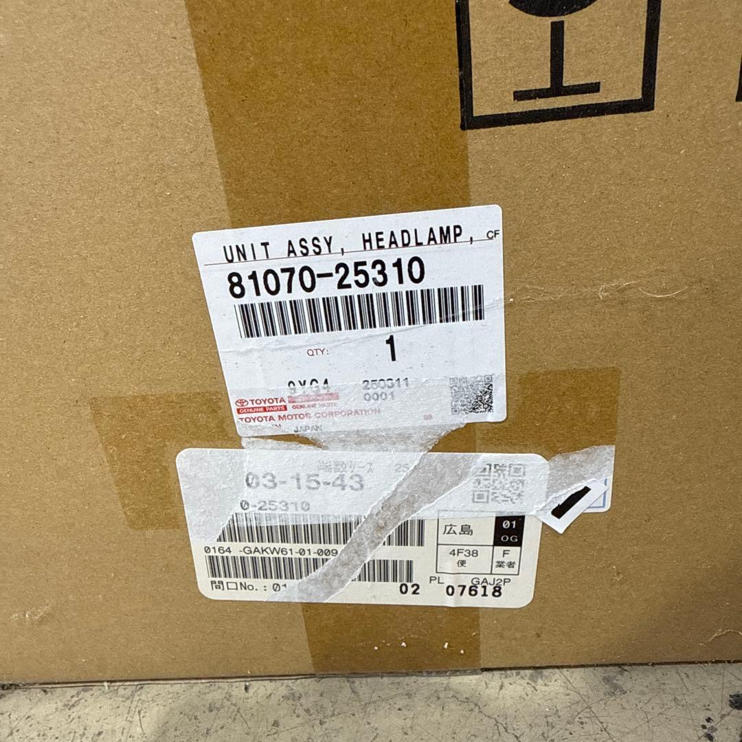 型式GDY281 ダイナ　デュトロ、ヘッドライト左側　LED キズあり