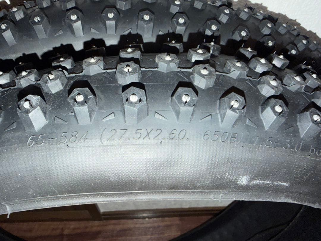 27.5×2.6 シュワルベ　アイススパイカープロ　2 本セット