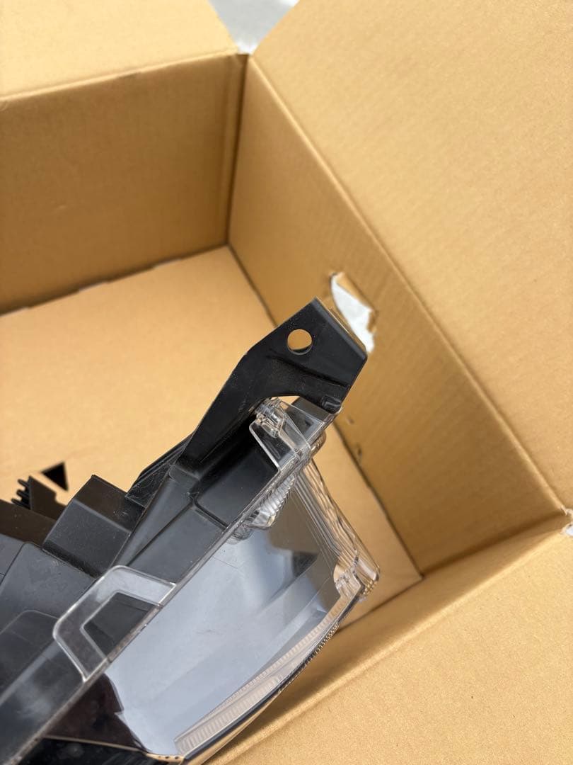 90ノア　右ヘッドライト