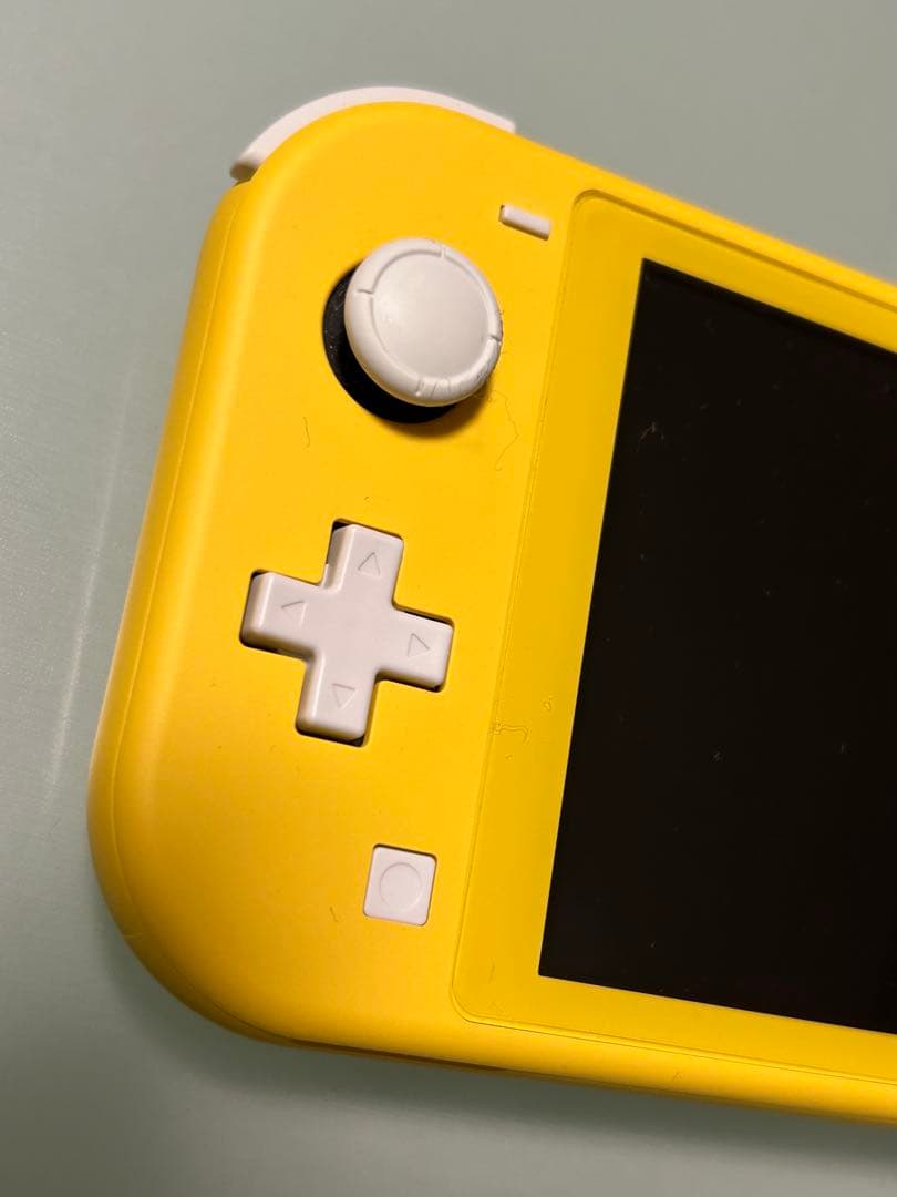 Nintendo Switch Lite イエロー 中古　ACアダプター付属あり