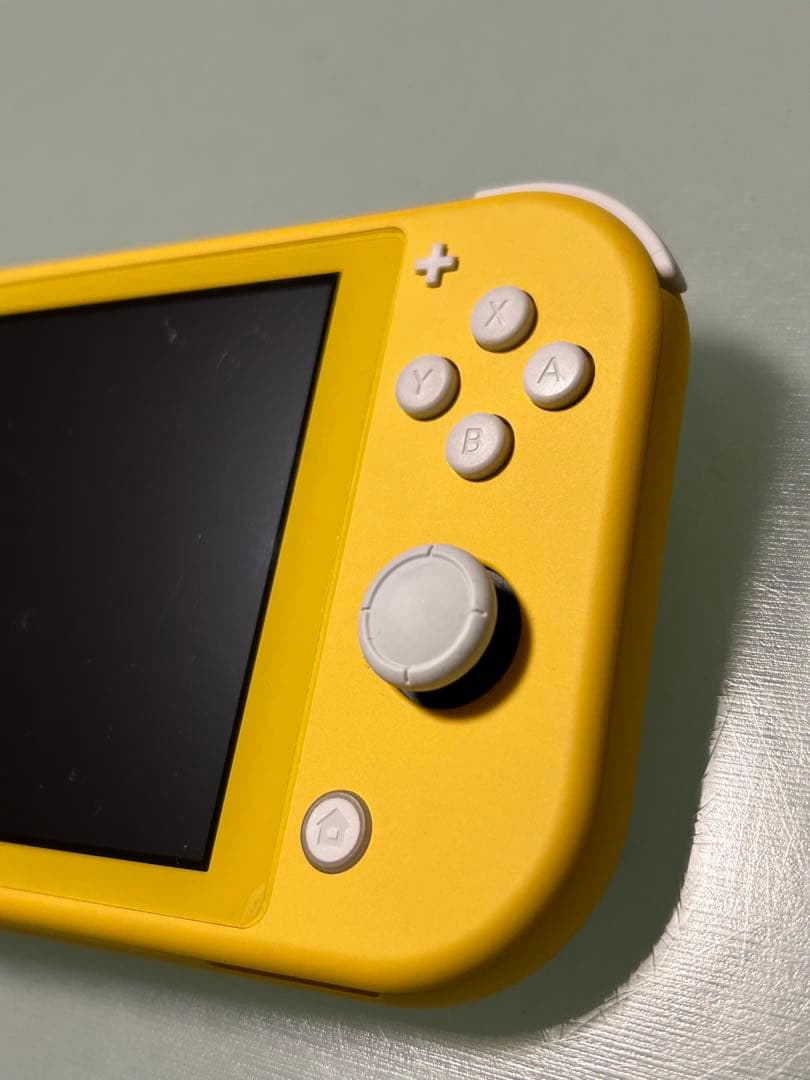 Nintendo Switch Lite イエロー 中古　ACアダプター付属あり