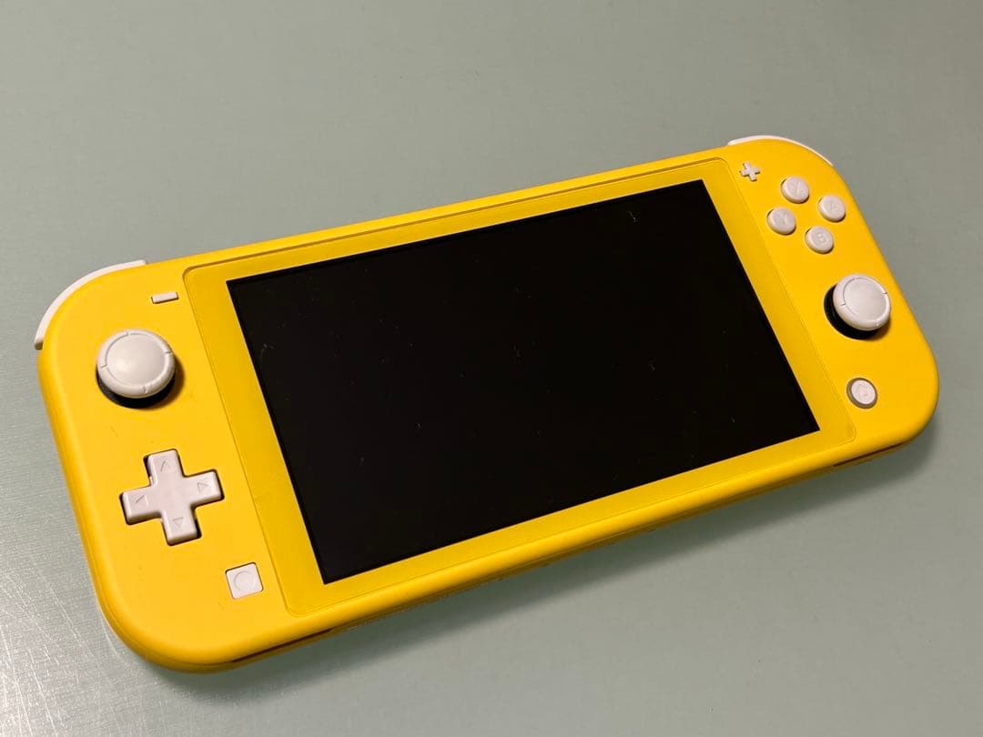 Nintendo Switch Lite イエロー 中古　ACアダプター付属あり