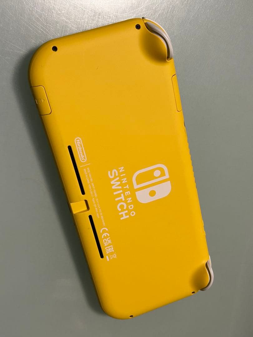 Nintendo Switch Lite イエロー 中古　ACアダプター付属あり