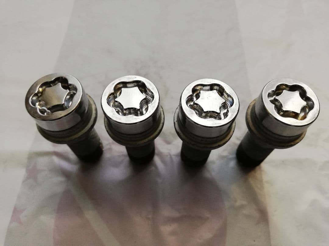 値下げ McGard 37181/M14 x 1.5シュラウベボルト16本セット