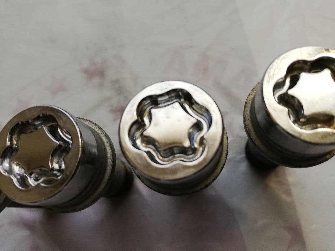 値下げ McGard 37181/M14 x 1.5シュラウベボルト16本セット