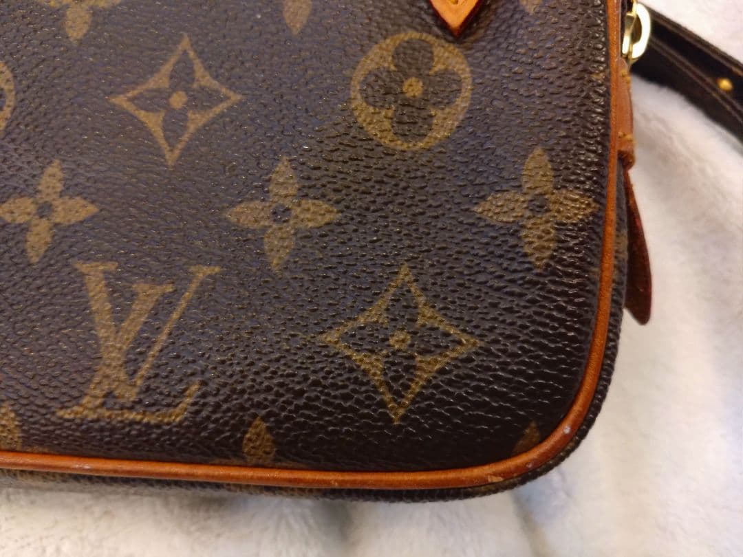 LOUIS VUITTON ポシェット