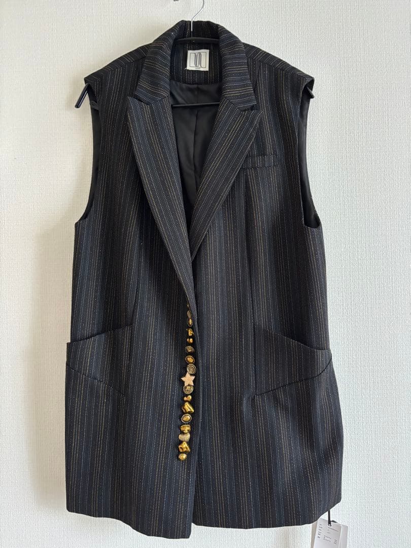 【タグ付新品】UND MANY MOTIF BUTTON VEST