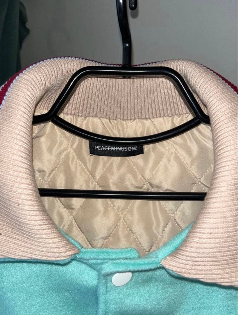 h*読様 g-dragon着用ミントグリーン スタジャン Peace minus