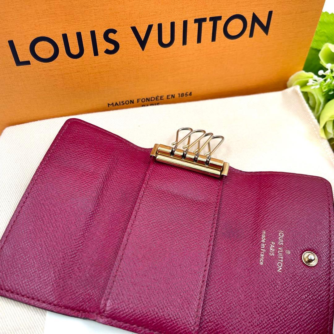 ＜超上美品＞　ルイヴィトン 　モノグラム　フューシャ　キーケース　４連 828