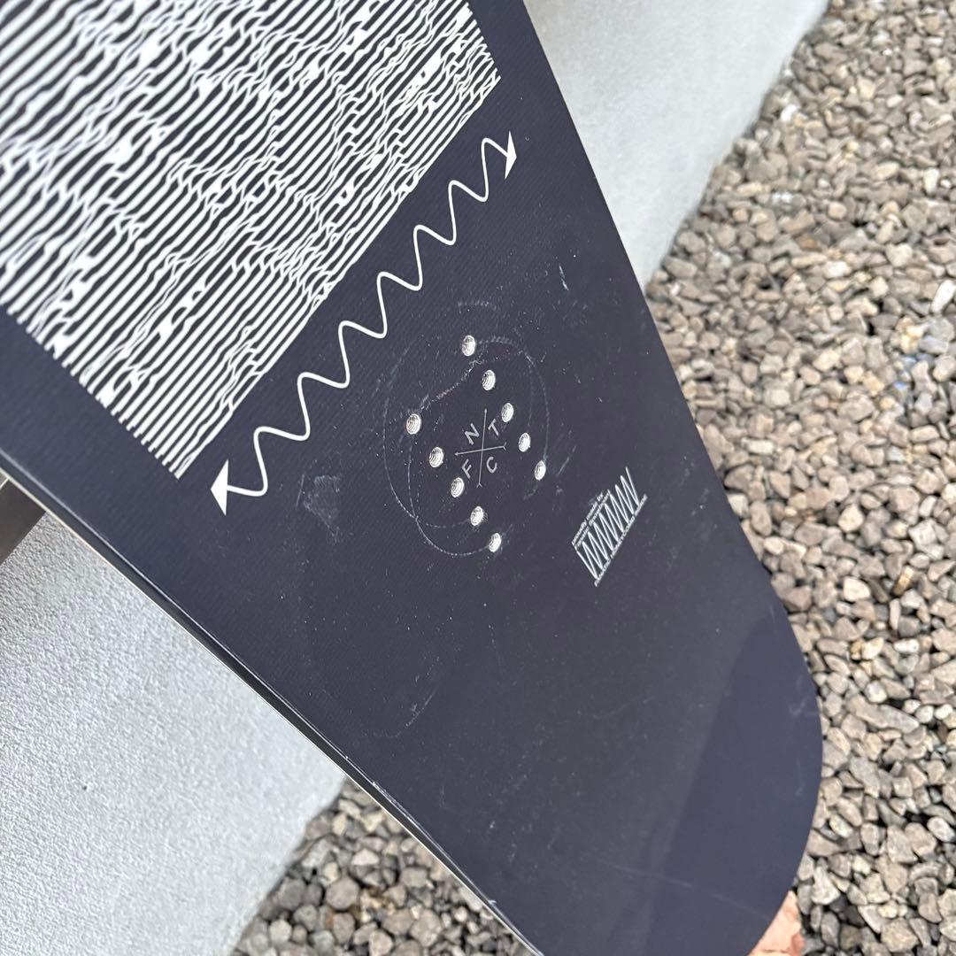 147 FNTC TNTC スノーボード グラトリ キャンバー パーク未滑走