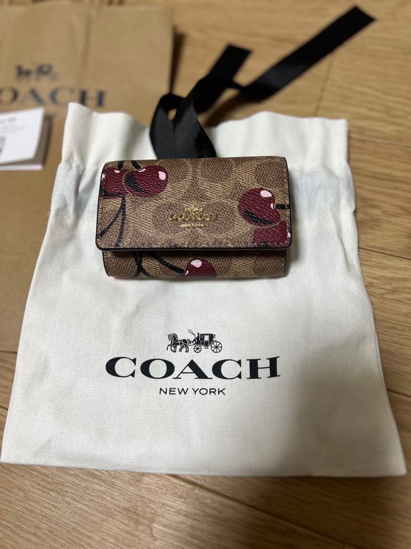 ♡さくらこ♡【新品】COACH♡5リングキーケース チェリープリント