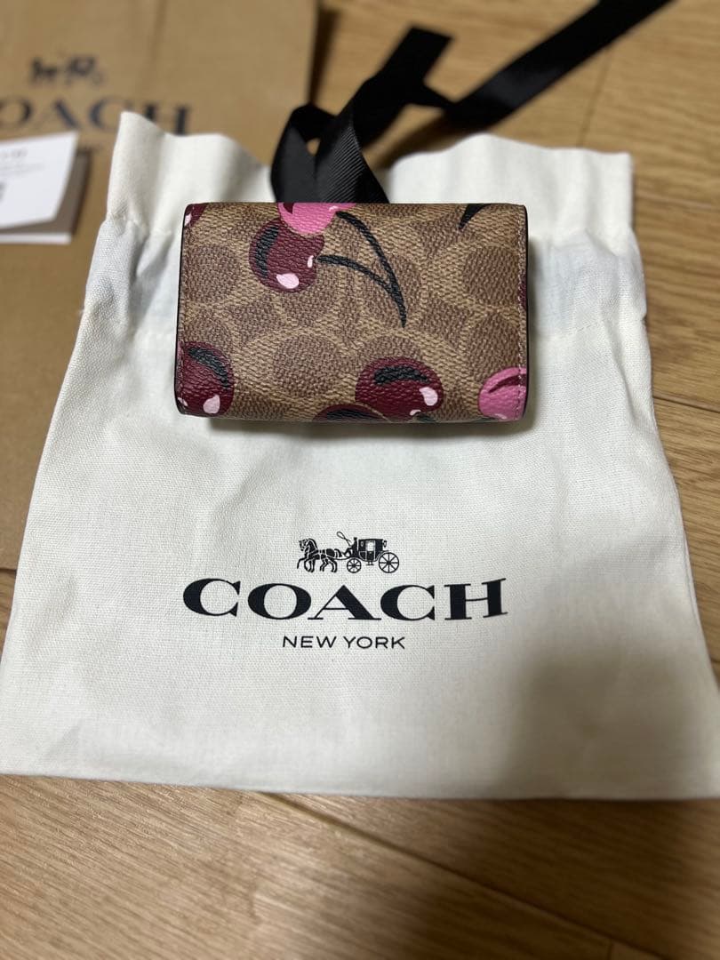 ♡さくらこ♡【新品】COACH♡5リングキーケース チェリープリント