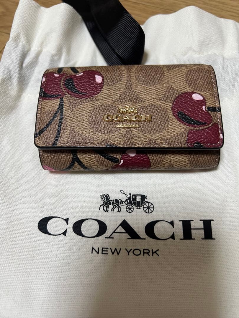♡さくらこ♡【新品】COACH♡5リングキーケース チェリープリント
