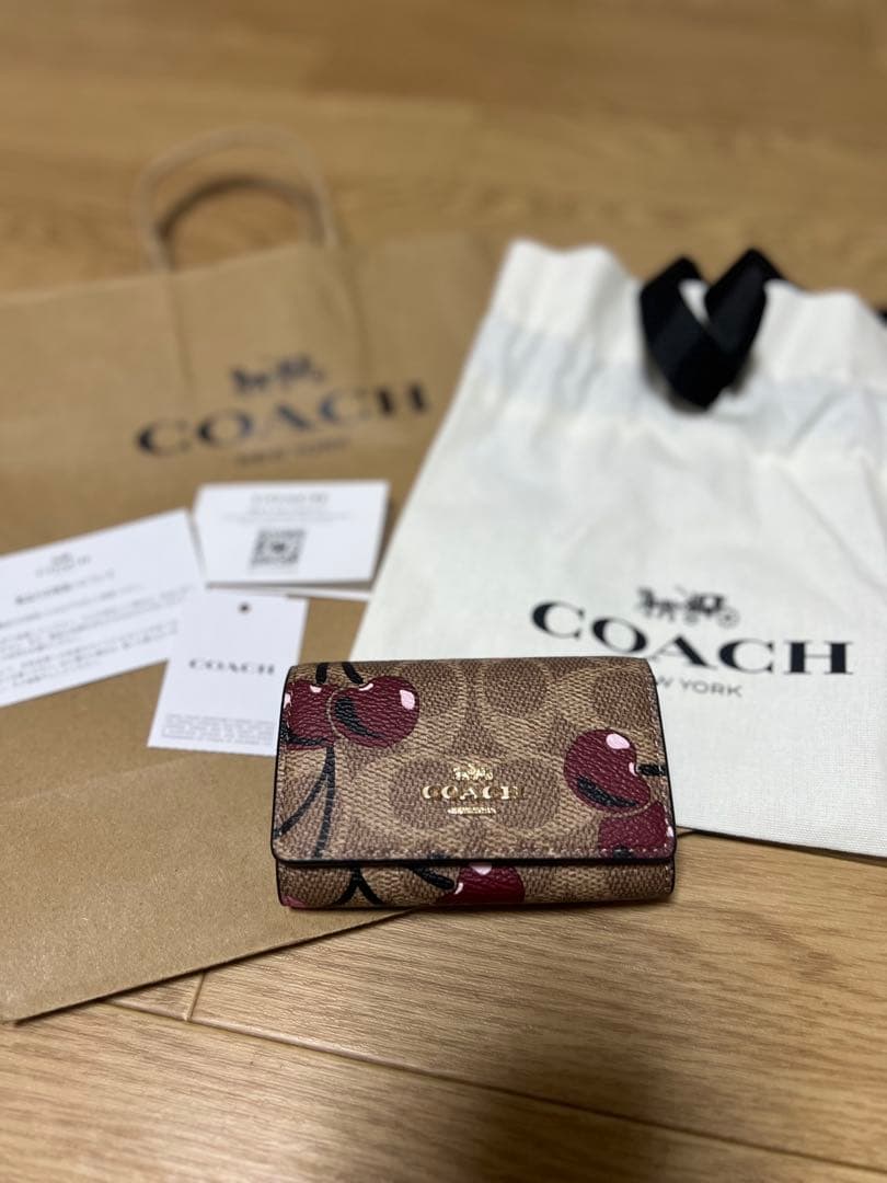 ♡さくらこ♡【新品】COACH♡5リングキーケース チェリープリント