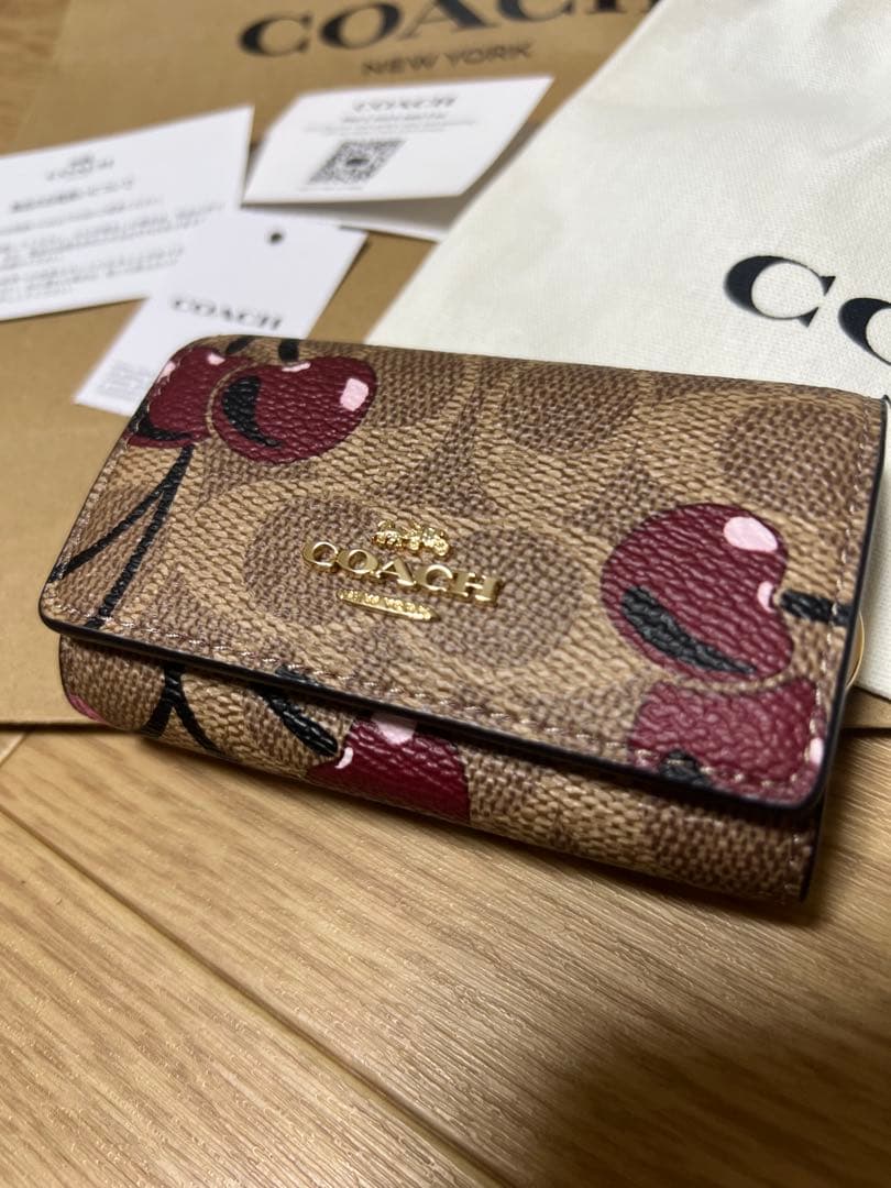 ♡さくらこ♡【新品】COACH♡5リングキーケース チェリープリント