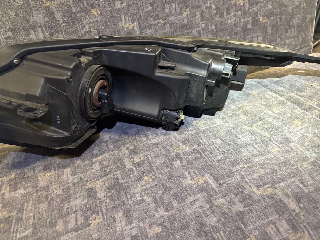 ベゼルホンダ ヘッドライト ブラック LED