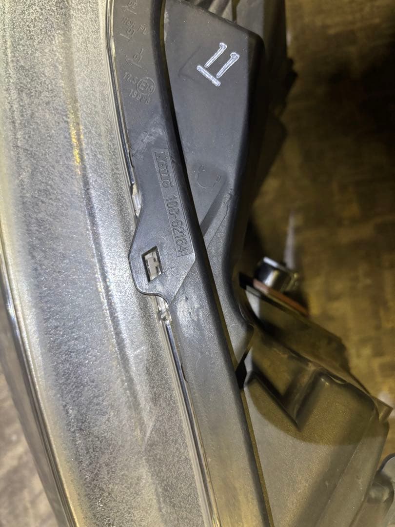 ベゼルホンダ ヘッドライト ブラック LED