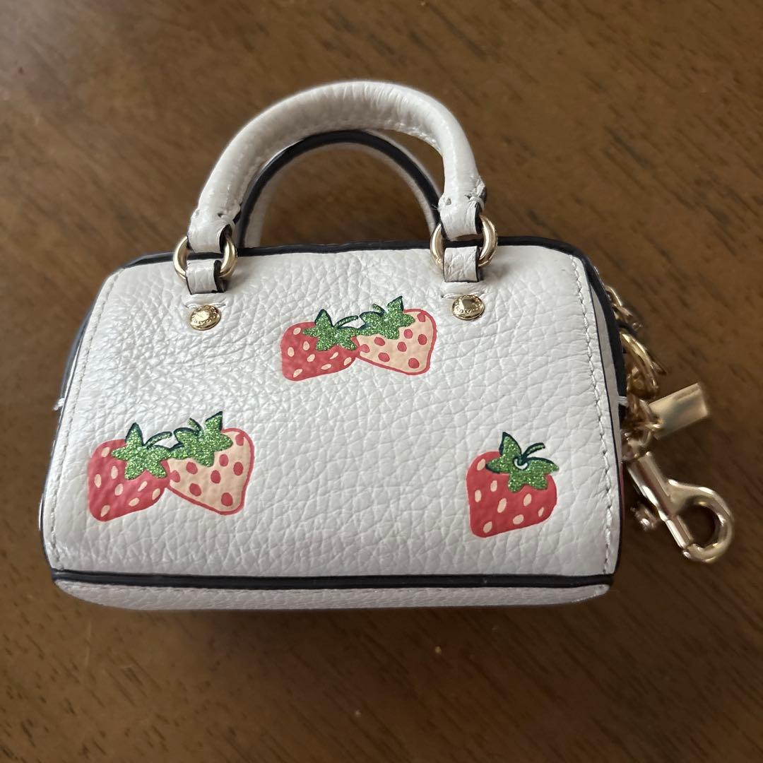 値下げ　美品　コーチ ミニ バッグチャーム ローアン　ストロベリー
