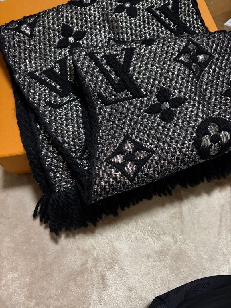 Louis Vuitton ロゴ入りマフラー ブラック シルバー