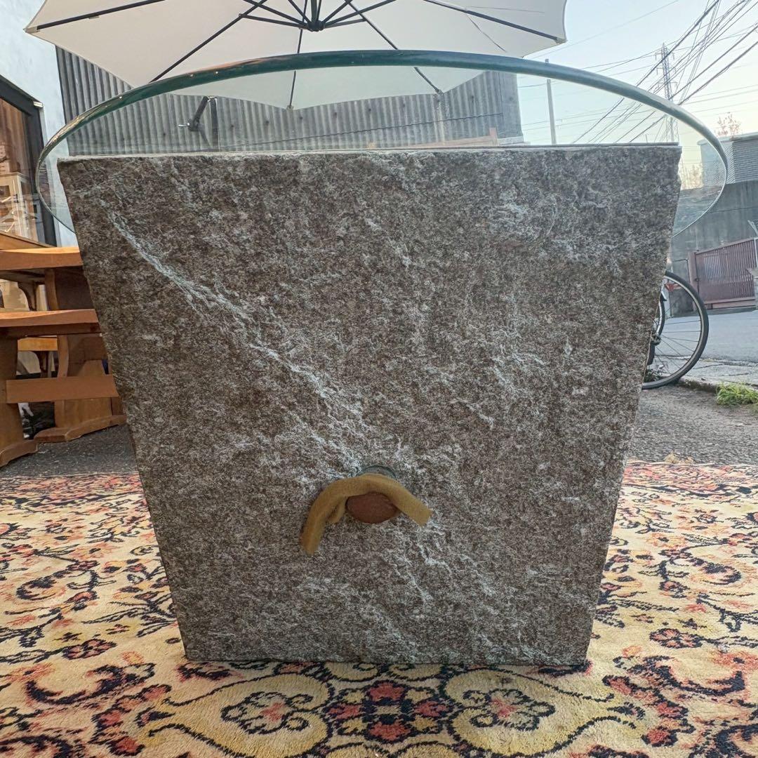 デザイナーテーブル　石製　丸テーブル　ローテブル