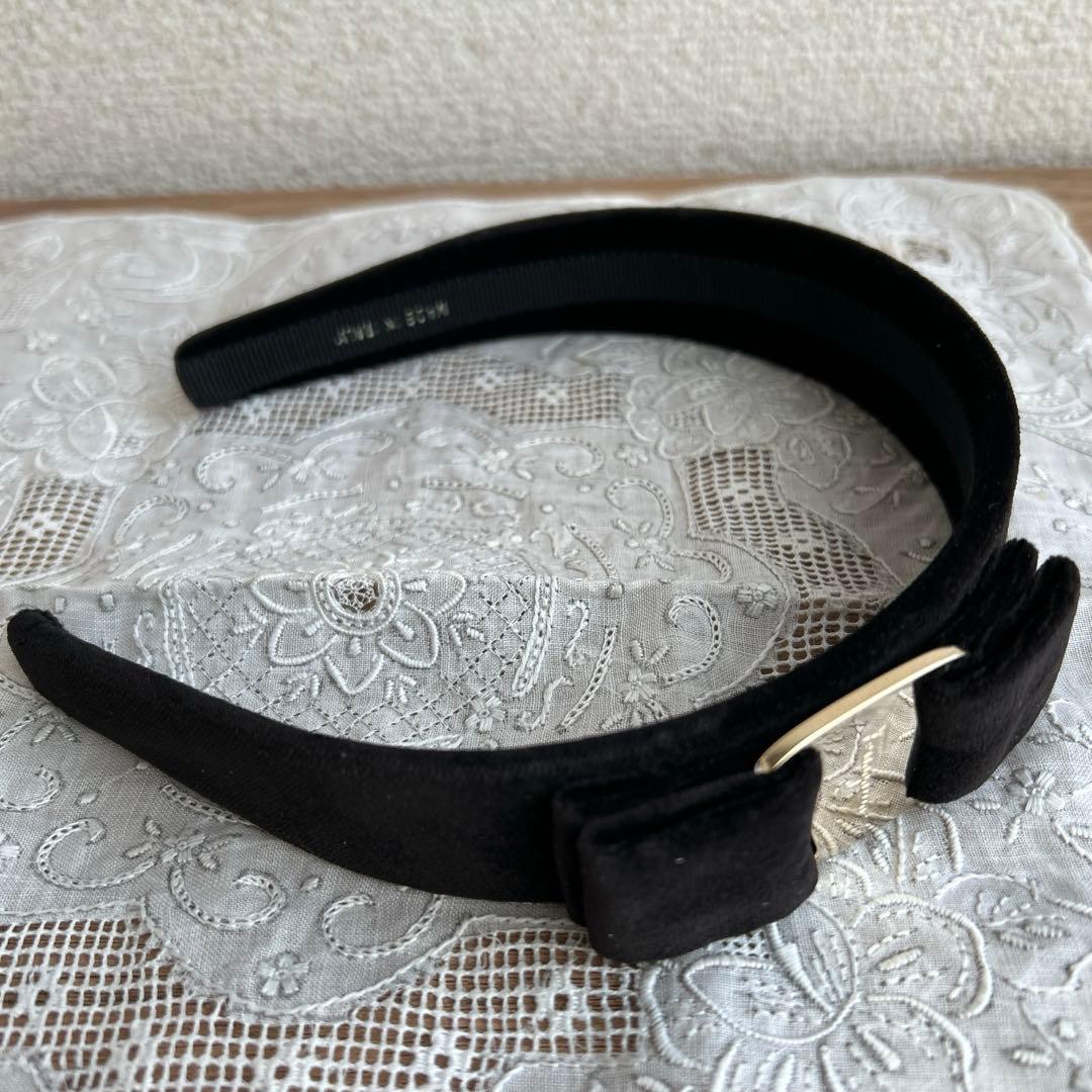 【極美品】フェラガモ ヴァラ　リボン カチューシャ ベロア　ブラック系