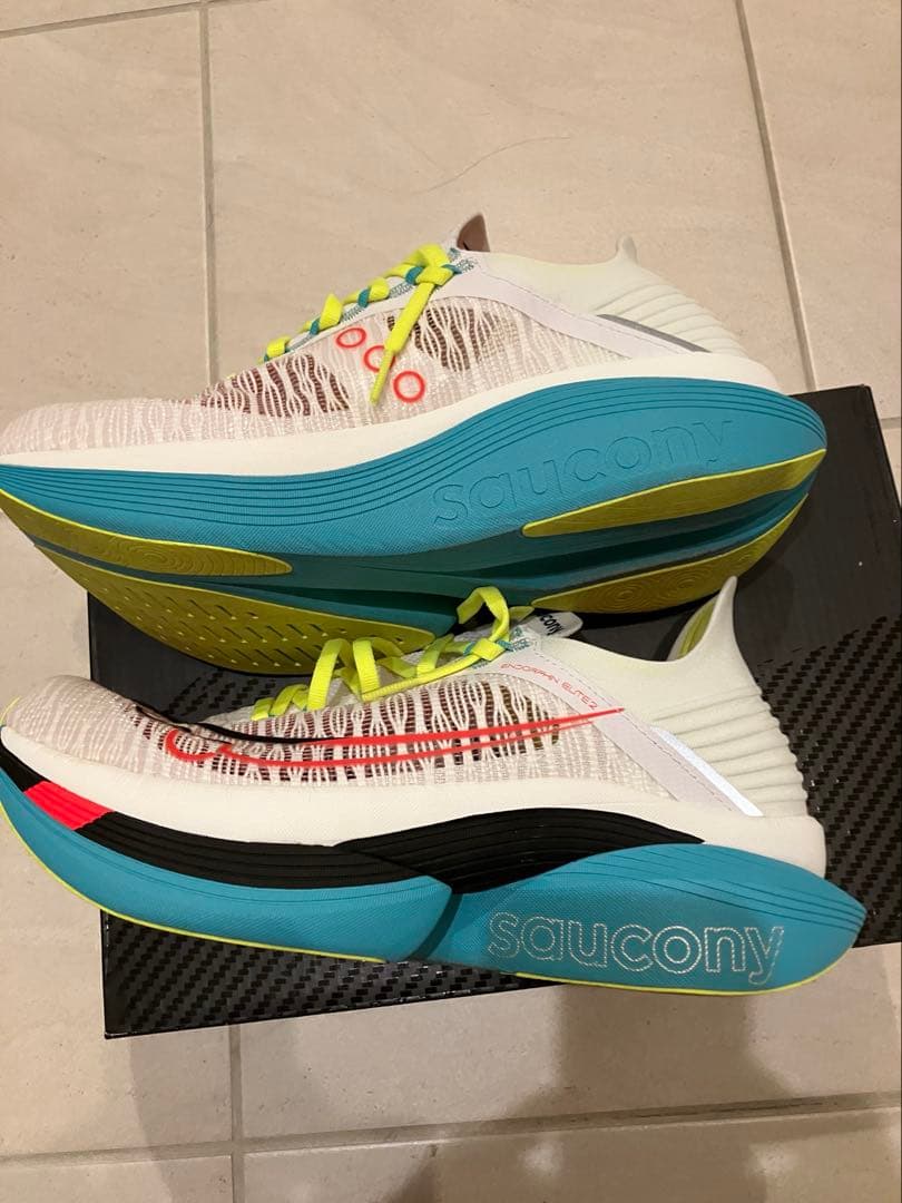 サッカニー エンドルフィン エリート 2 28.0 美品