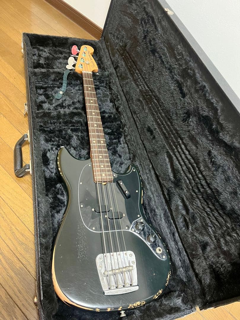 Fender JMJ Road Worn Mustang Bass Black