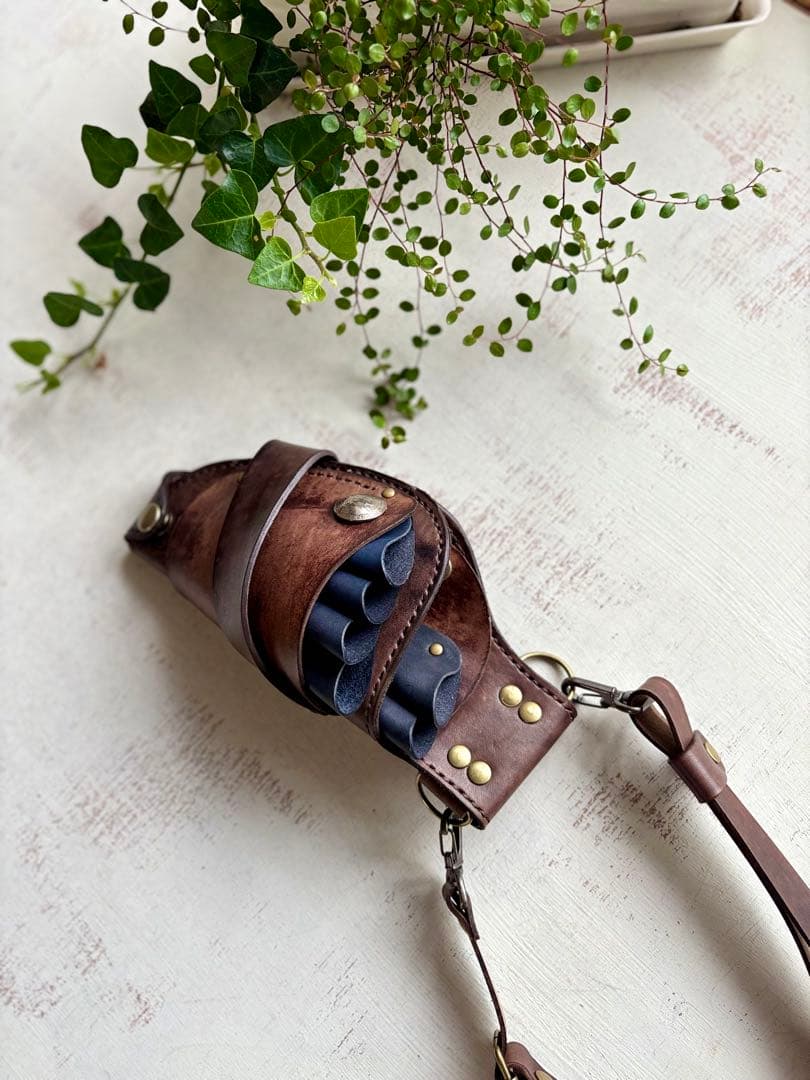 手染めアンティーク調ダークブラウンの軽量スリムシザーケース