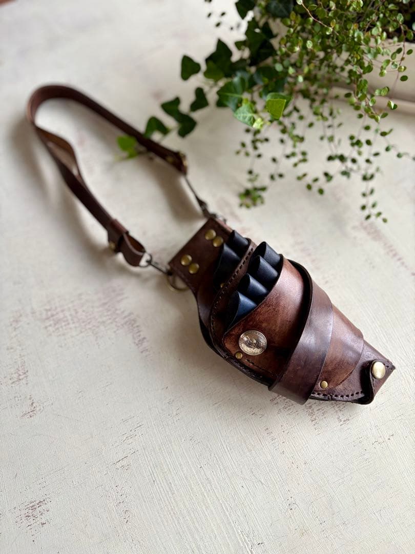 手染めアンティーク調ダークブラウンの軽量スリムシザーケース