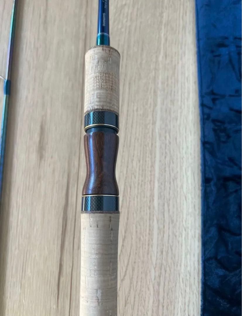 【美品】シマノ ワールドシャウラ 2701FF-2 ブルー