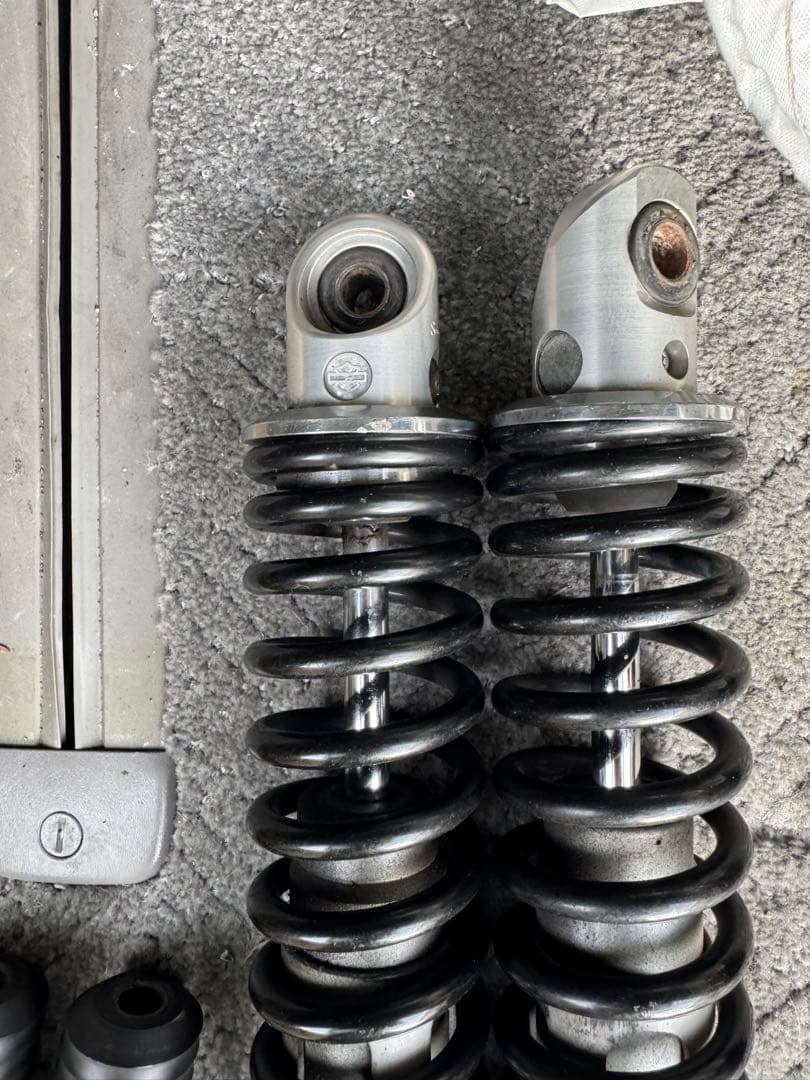 ハーレー純正サス