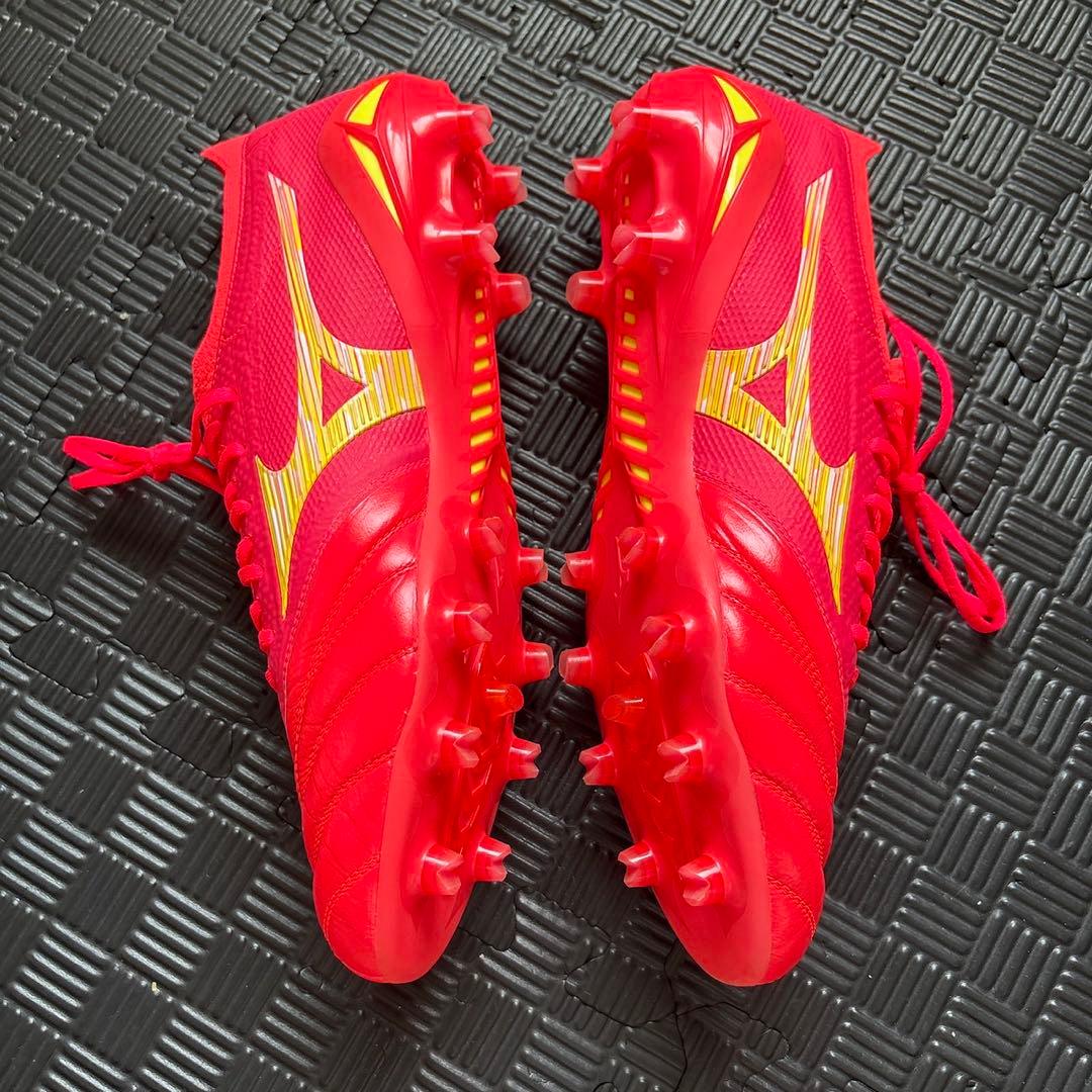 ううう　ミズノ モレリア エオ4 レッド　新品です。