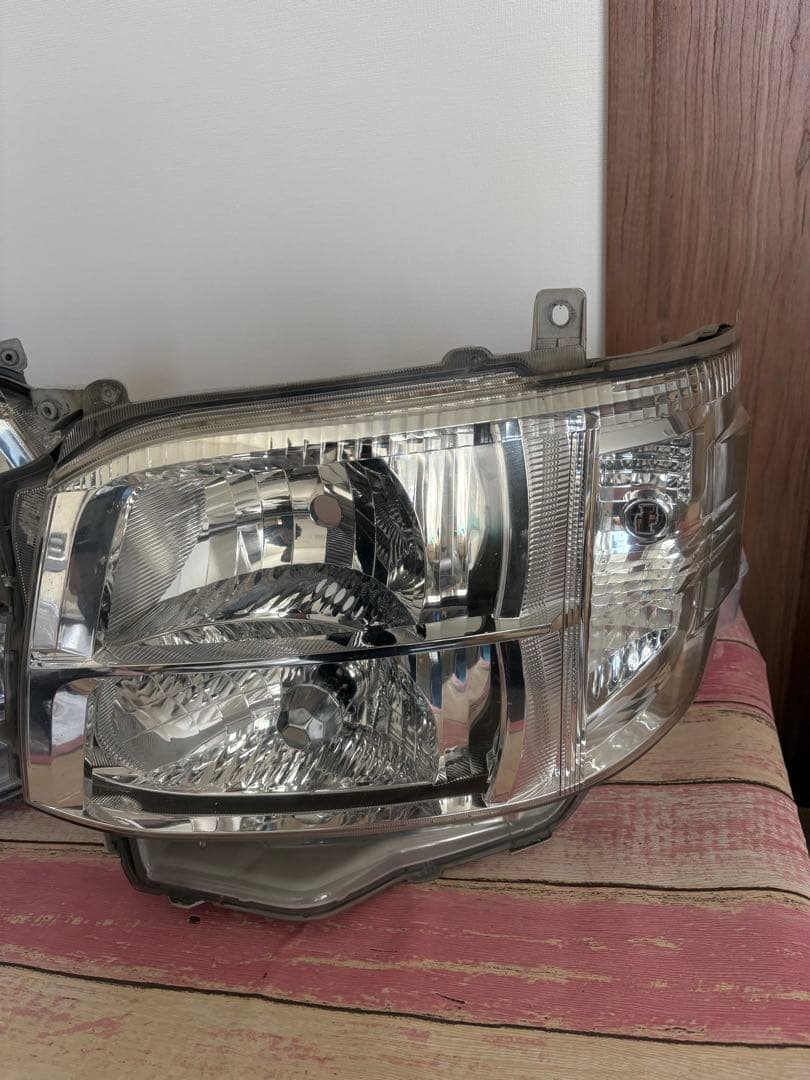 トヨタ純正ヘッドライト 左右セット　中古