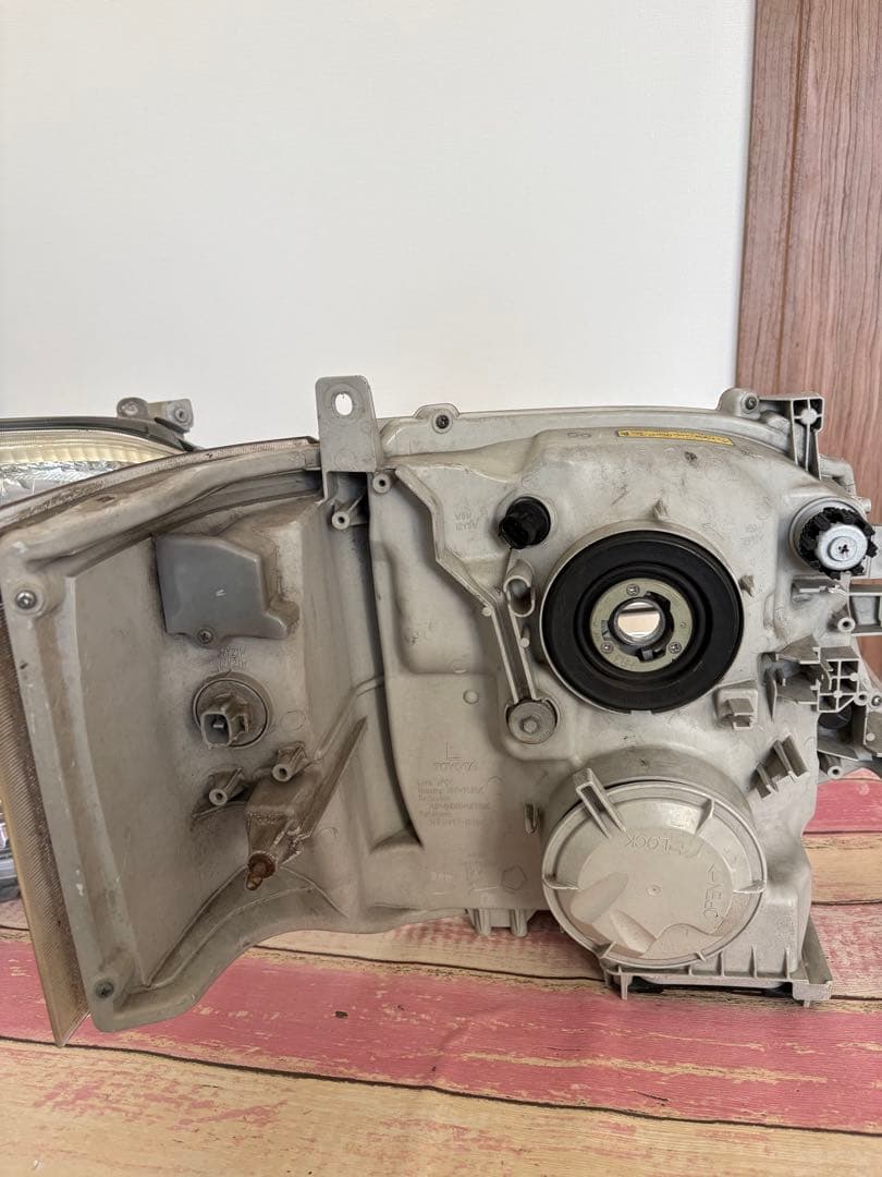 トヨタ純正ヘッドライト 左右セット　中古