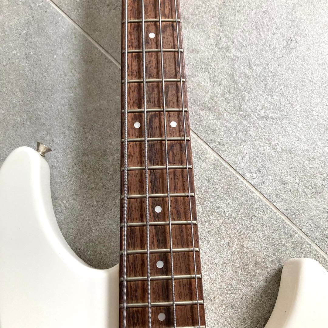 Fernandes Limited Edition ホワイト 4弦エレキベース