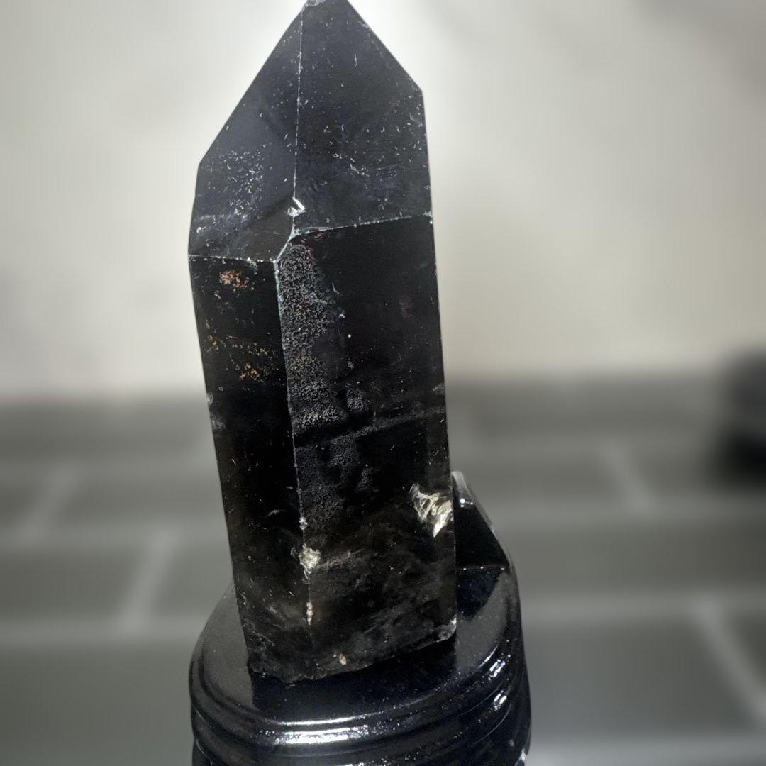 山東省産 モリオン 黒水晶 ポイント 台座付き 731g