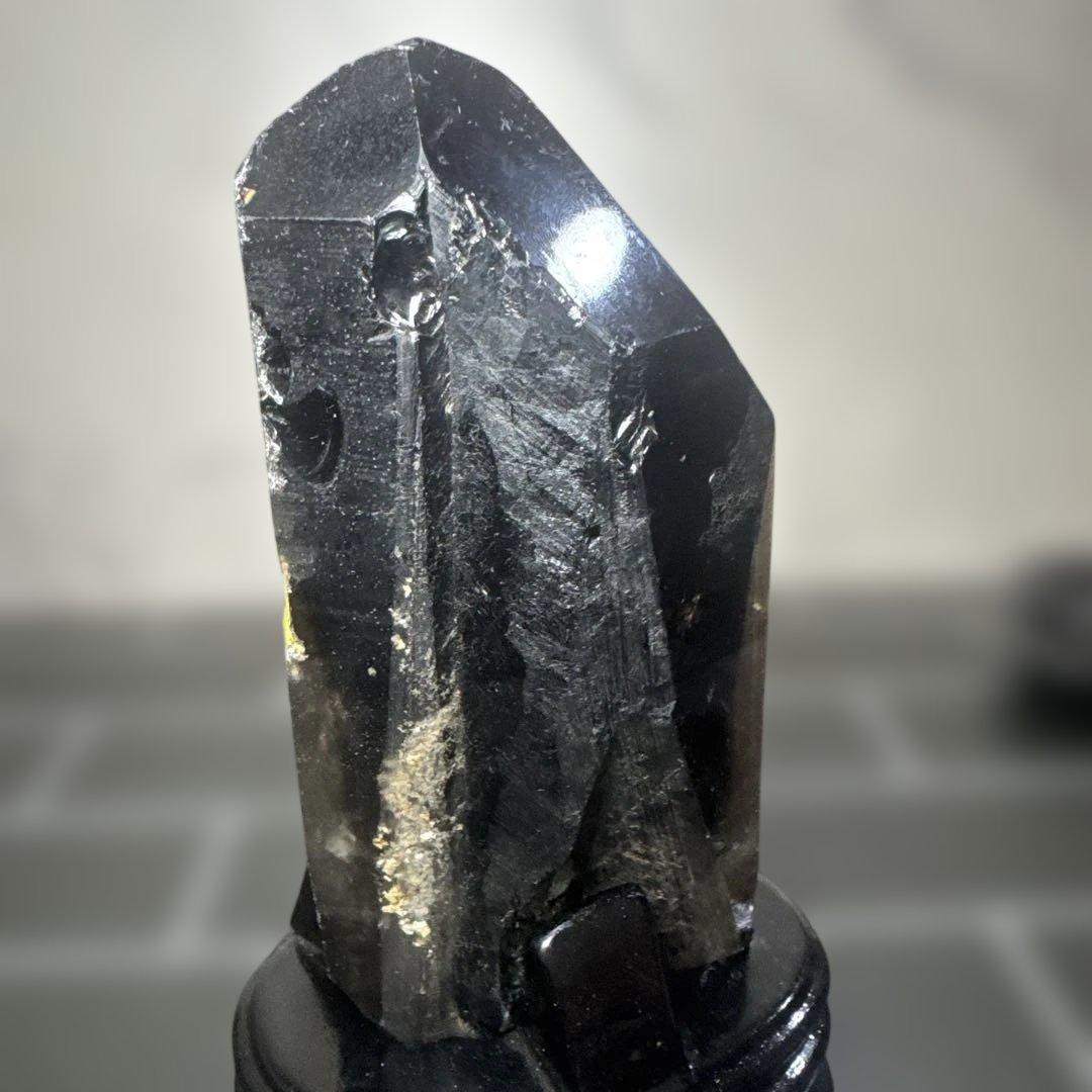 山東省産 モリオン 黒水晶 ポイント 台座付き 731g