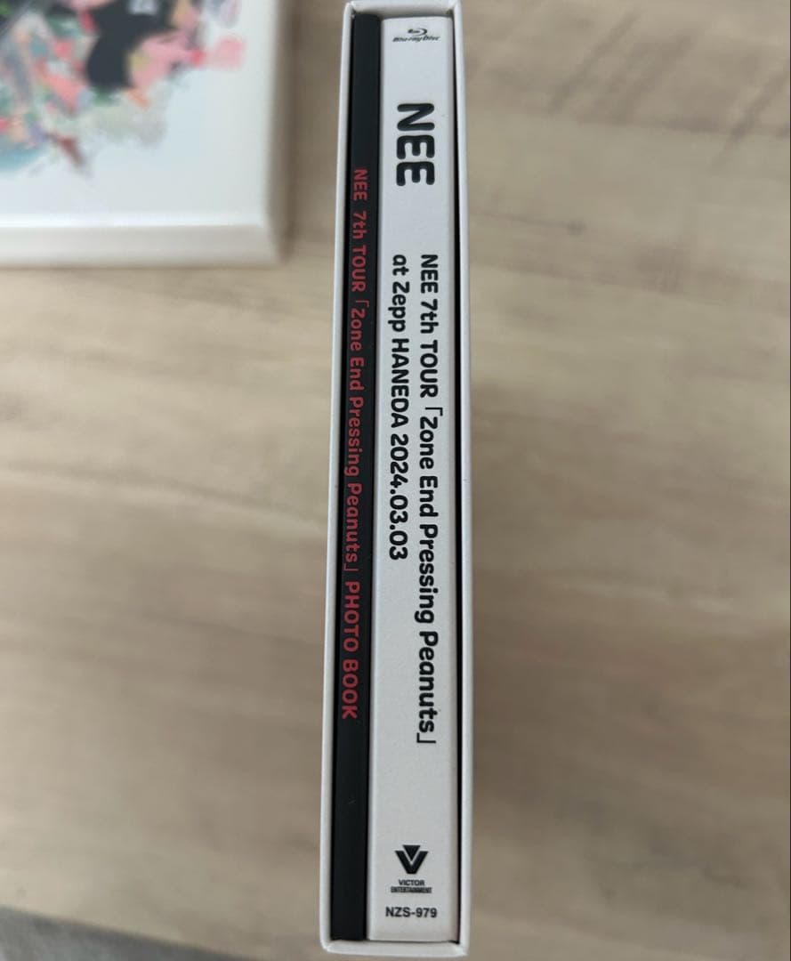 NEE 初回限定盤+グッズ