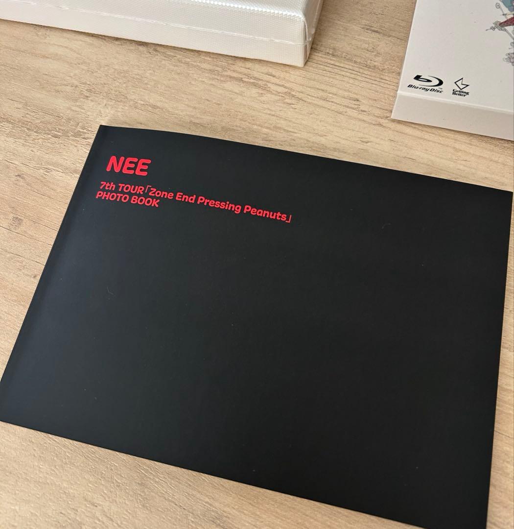 NEE 初回限定盤+グッズ