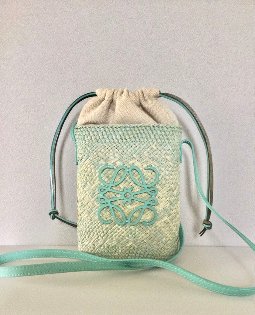 meg様　ロエベ アナグラムスクエアポケット イラカヤシ&カーフ