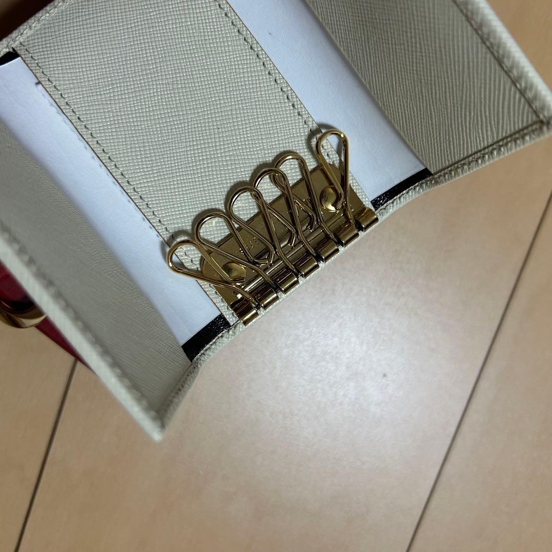 Salvatore Ferragamo 6連キーケース アイボリー