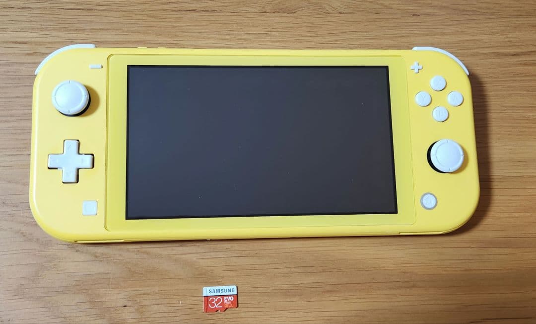 Nintendo Switch Lite イエロー microSDカード付き