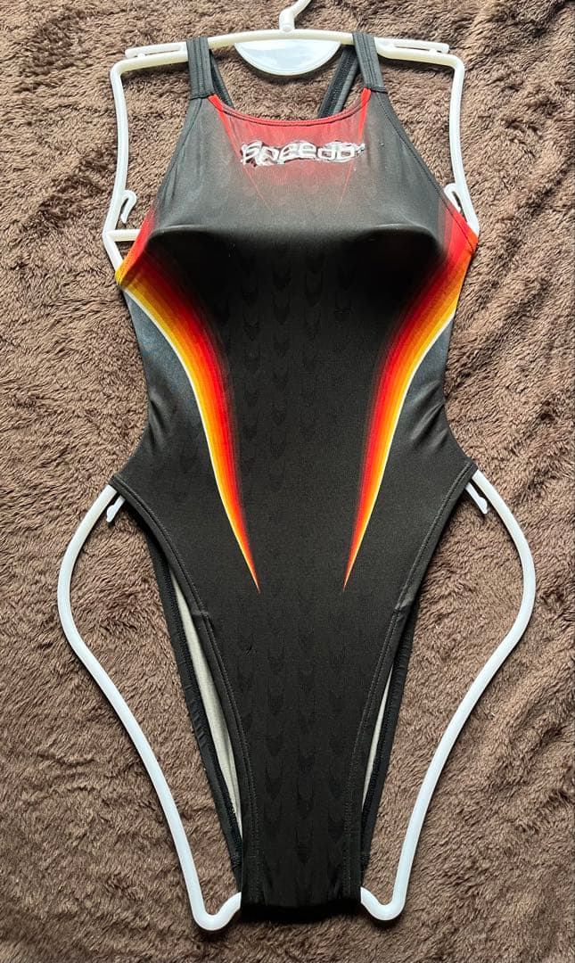 Speedo スポーツ用競泳水着 黒・赤・オレンジ